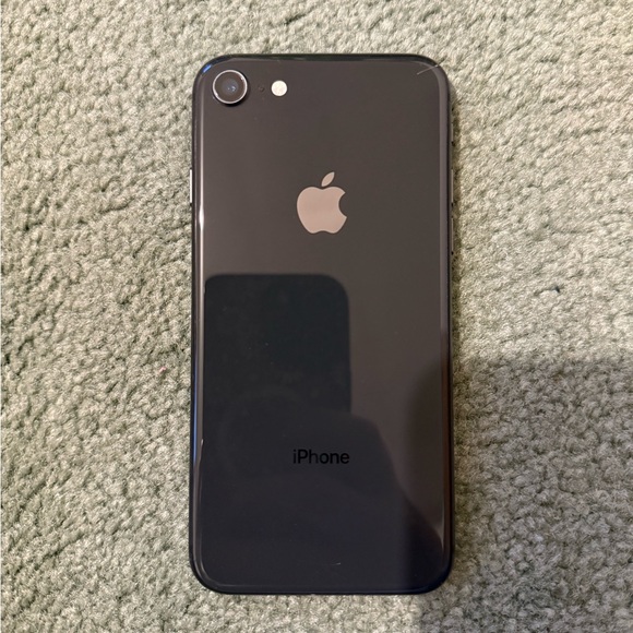 iPhone 8 - Picture 2 of 6